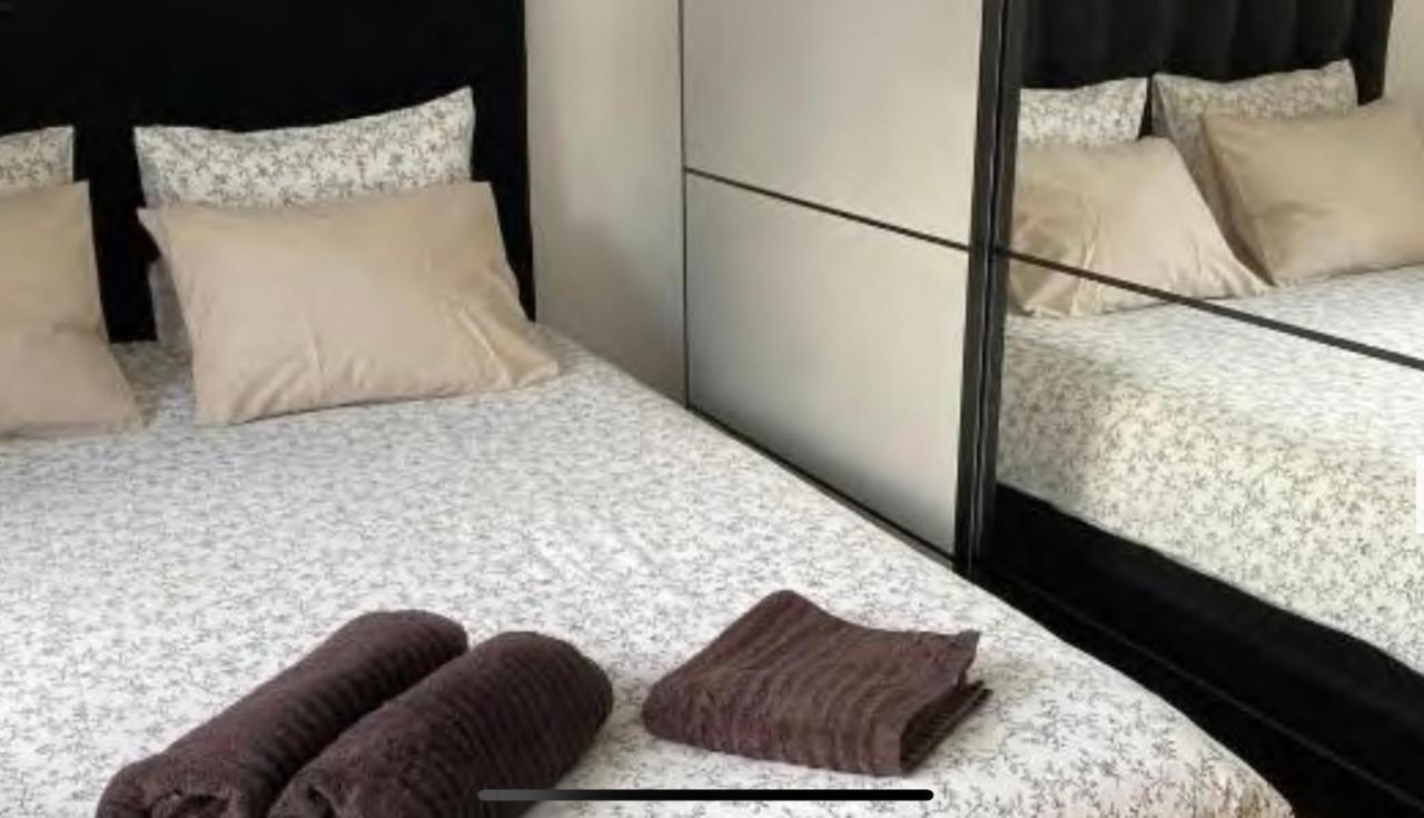 Louise47 Black Brussels Ngoại thất bức ảnh
